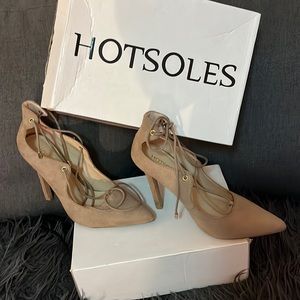 NWT Women’s “HotSoles” -Woodpecker, Taupe Suede Size 7 2/$35